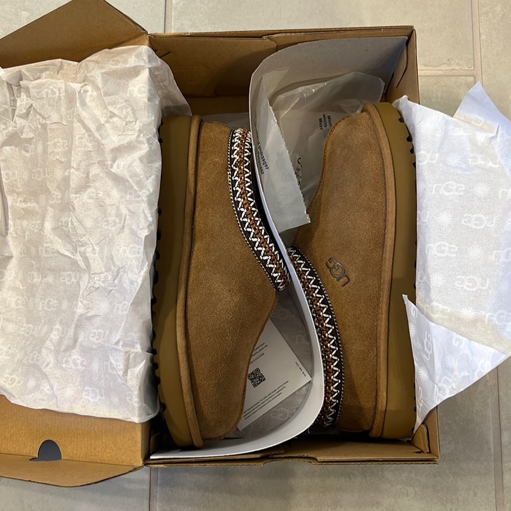 BNWT! UGG Tasman Slipper in chestnut - Womens sizes 8,9 and 10 - Picture 4 of 8